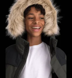 Varma Jackor><noscript><img width=